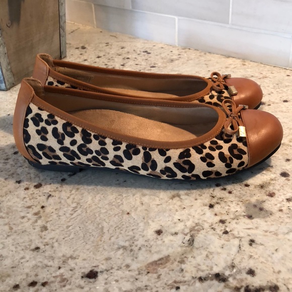 vionic leopard print flats
